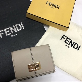フェンディ(FENDI)のFENDI   財布　三つ折り財布　ミニウォレット(財布)