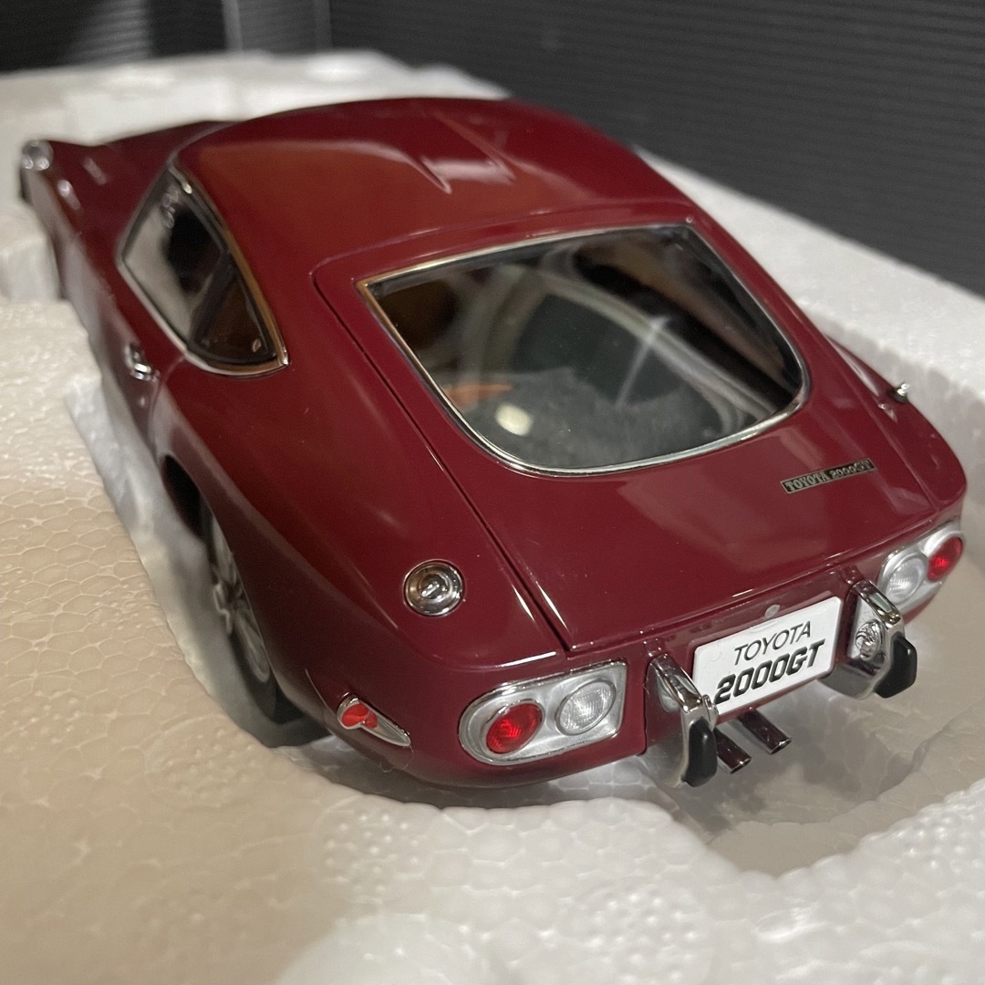 未展示品オートアート1/18トヨタ2000GTワイヤースポークホイールマルーン-