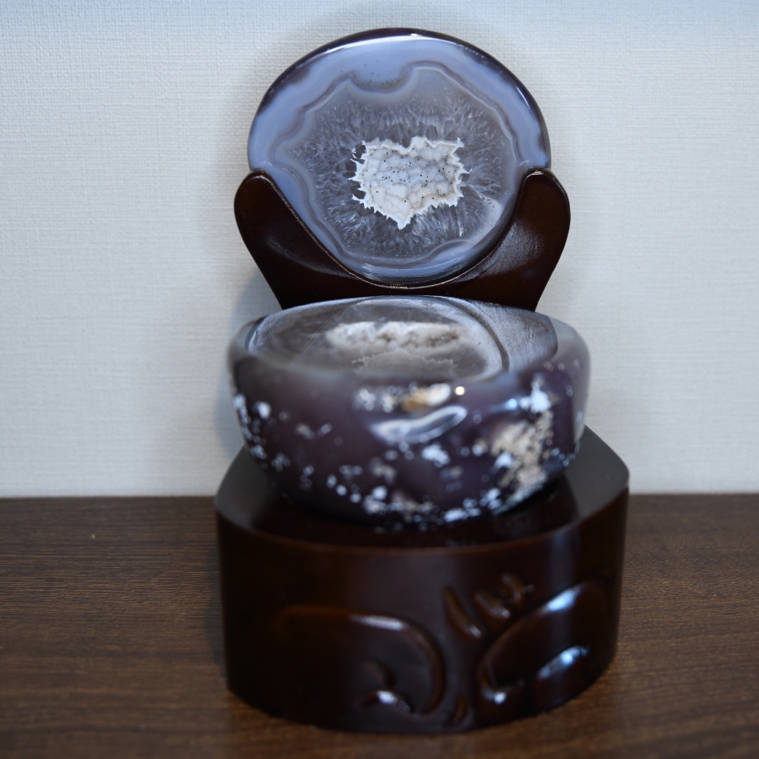 水晶 トレジャーメノウ アゲート メノウ 瑪瑙 台座付属 原石 開運 金運-