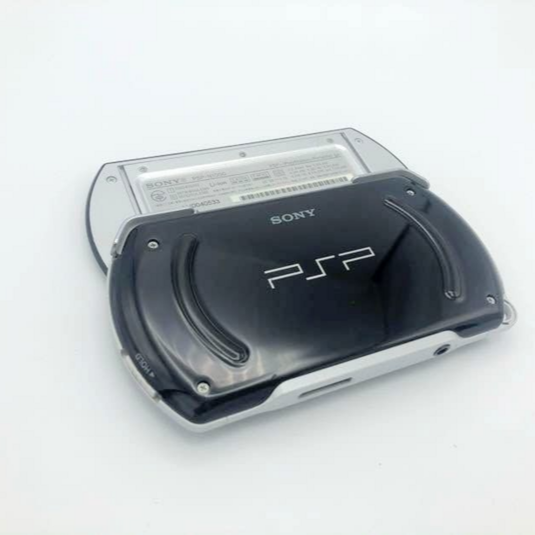 PlayStation Portable(プレイステーションポータブル)の中古 SONY ソニー PSP go「プレイステーション・ポータブル go」 ピ エンタメ/ホビーのゲームソフト/ゲーム機本体(携帯用ゲーム機本体)の商品写真