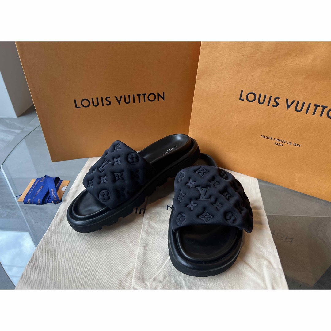 LOUIS VUITTON(ルイヴィトン)のLOUIS VUITTON ルイヴィトン プールピローライン サンダル メンズの靴/シューズ(サンダル)の商品写真
