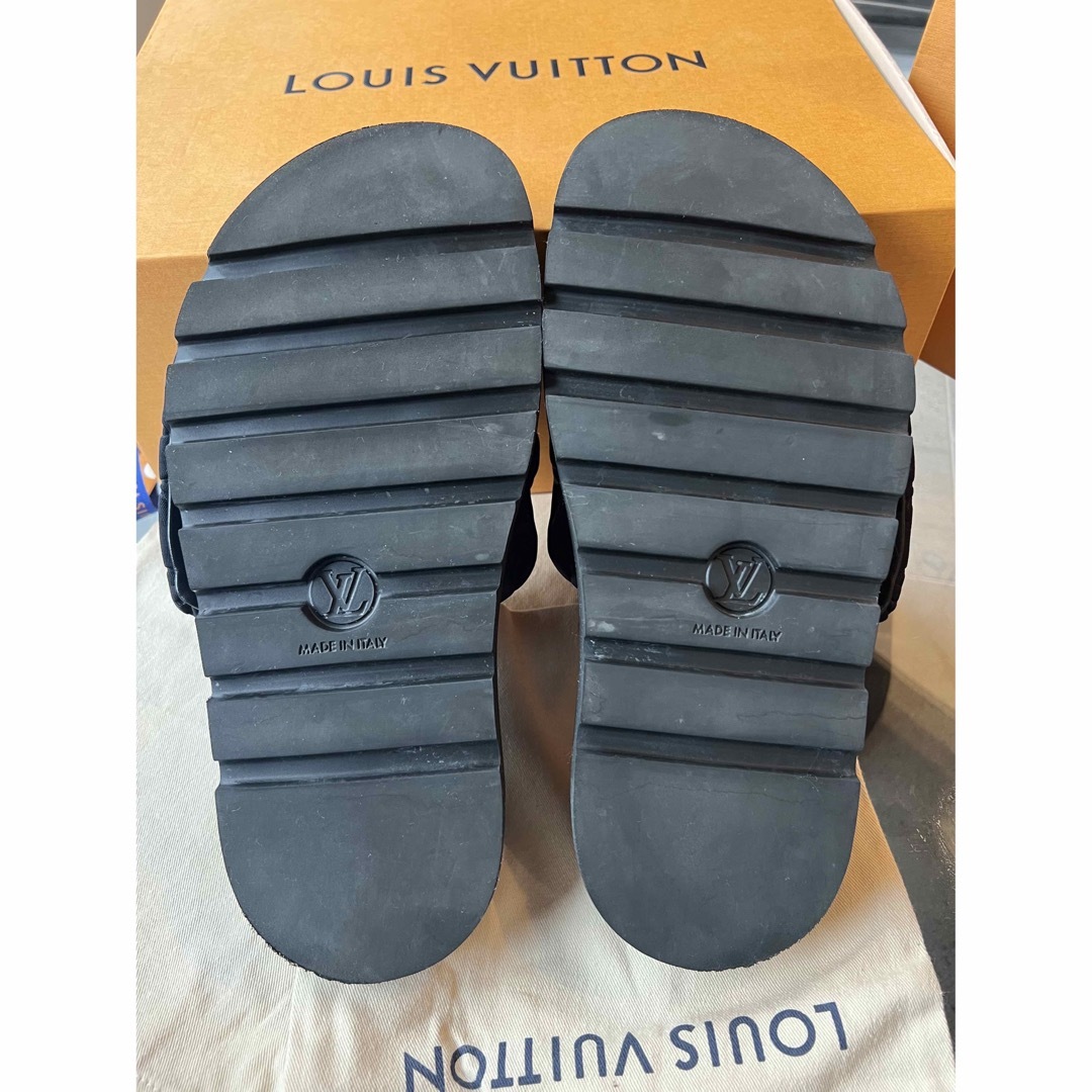 LOUIS VUITTON(ルイヴィトン)のLOUIS VUITTON ルイヴィトン プールピローライン サンダル メンズの靴/シューズ(サンダル)の商品写真