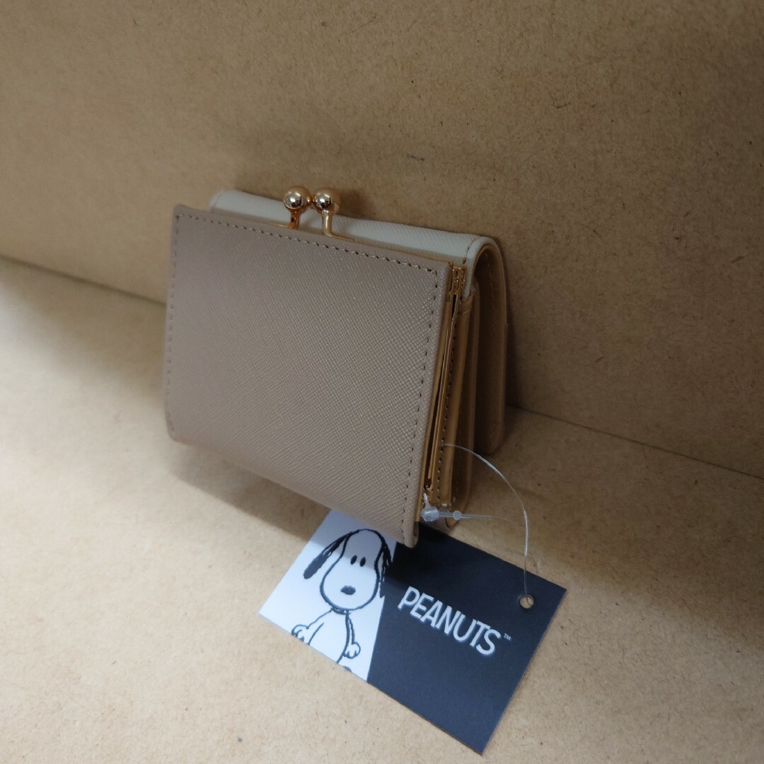 SNOOPY(スヌーピー)のスヌーピー　三つ折り口金財布　ベージュ レディースのファッション小物(財布)の商品写真