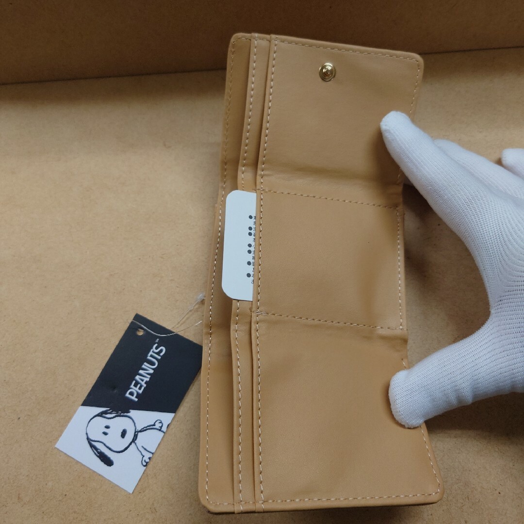 SNOOPY(スヌーピー)のスヌーピー　三つ折り口金財布　ベージュ レディースのファッション小物(財布)の商品写真