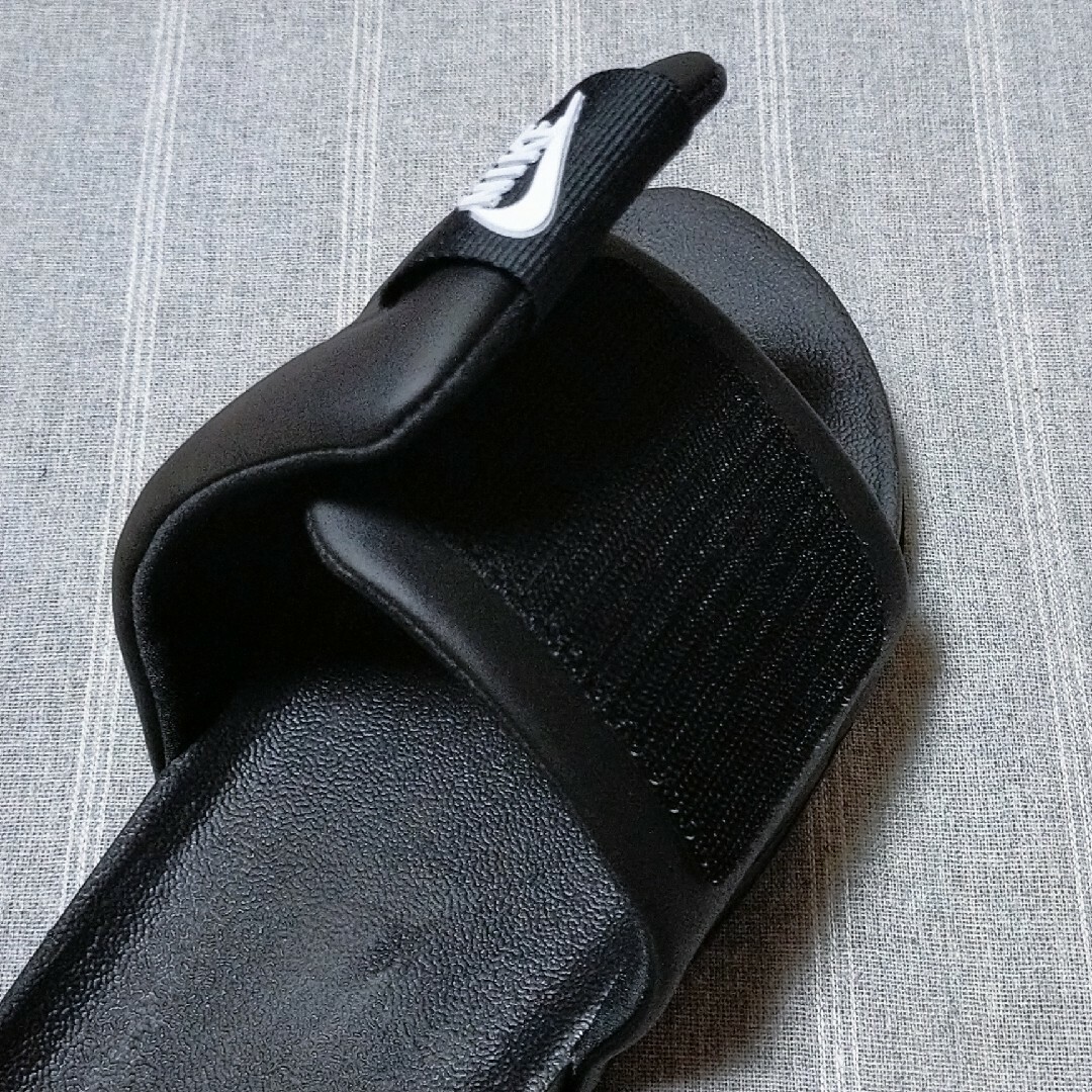NIKE(ナイキ)の28cmナイキ　オフコートサンダル　ブラック　マジックテープ　黒色　ベナッシ新品 メンズの靴/シューズ(サンダル)の商品写真