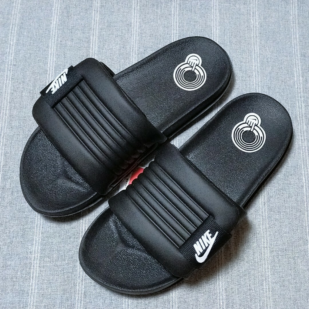 NIKE(ナイキ)の28cmナイキ　オフコートサンダル　ブラック　マジックテープ　黒色　ベナッシ新品 メンズの靴/シューズ(サンダル)の商品写真