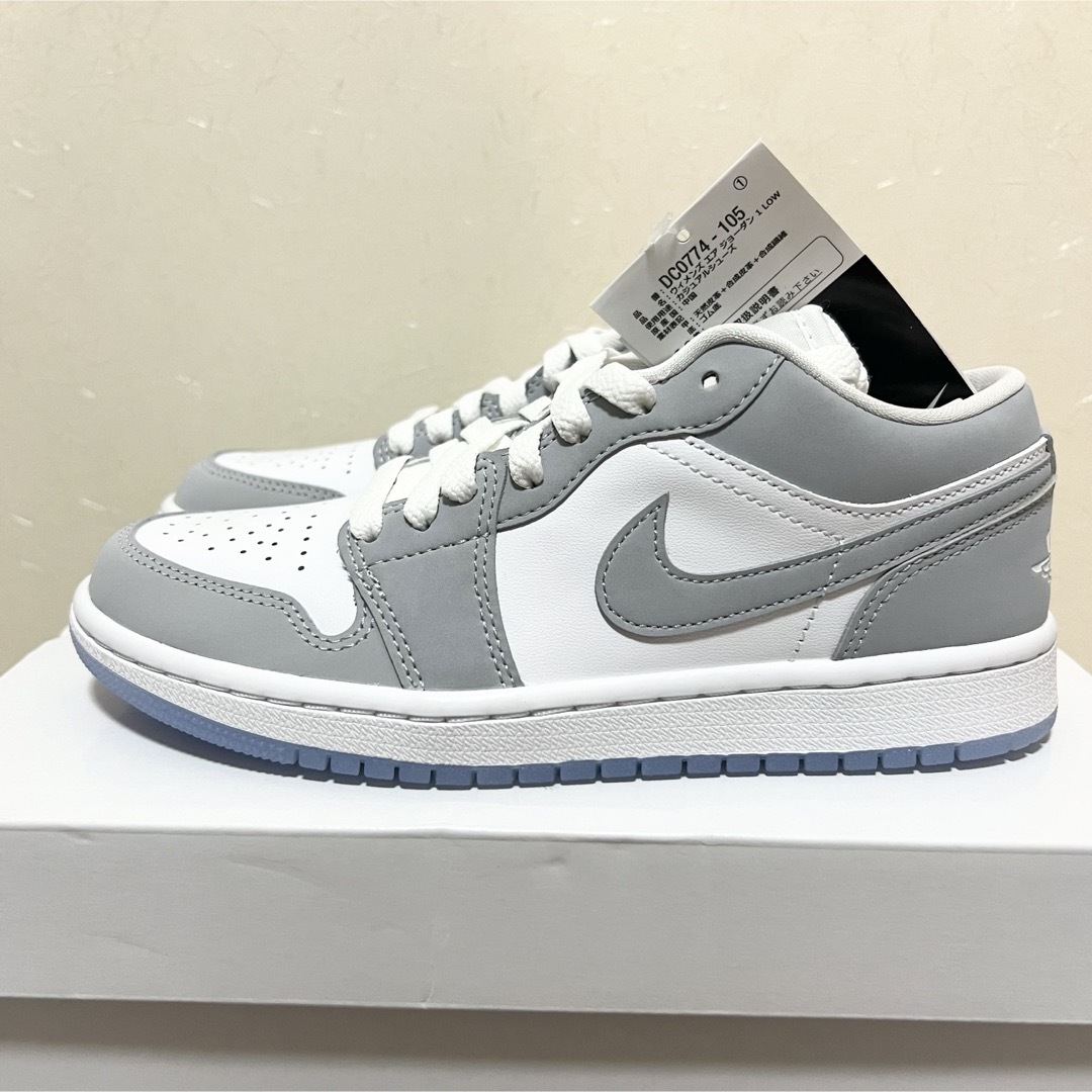 NIKE(ナイキ)のAIR JORDAN 1 LOW エアジョーダン ウルフグレー 23.0cm レディースの靴/シューズ(スニーカー)の商品写真