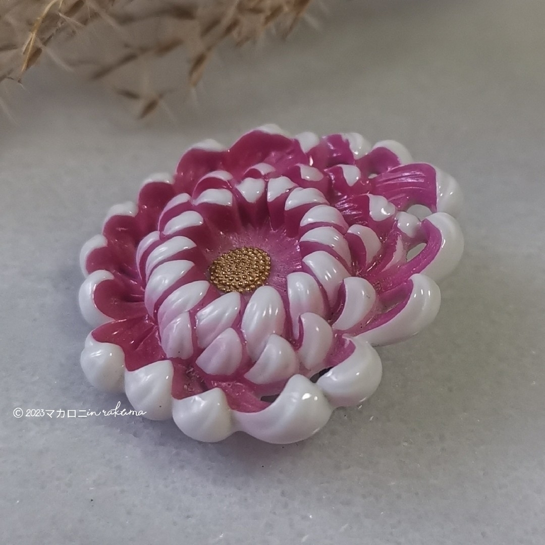 俊兼vintageブローチ　大きな菊　花　ピンク　桃色　白 2