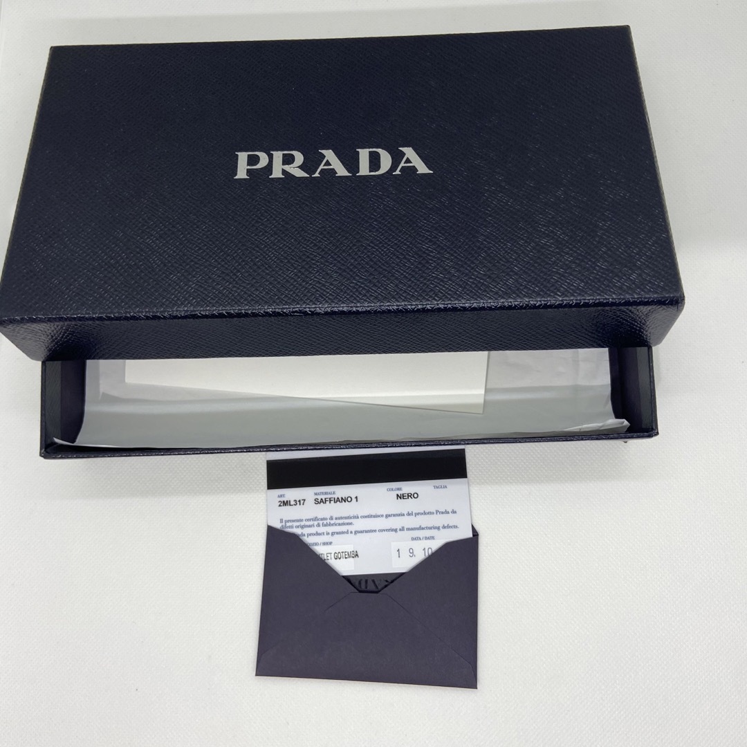 PRADA(プラダ)のプラダ　長財布　サフィアーノレザー　ラウンドファスナー　ブラック黒　2ML317 レディースのファッション小物(財布)の商品写真