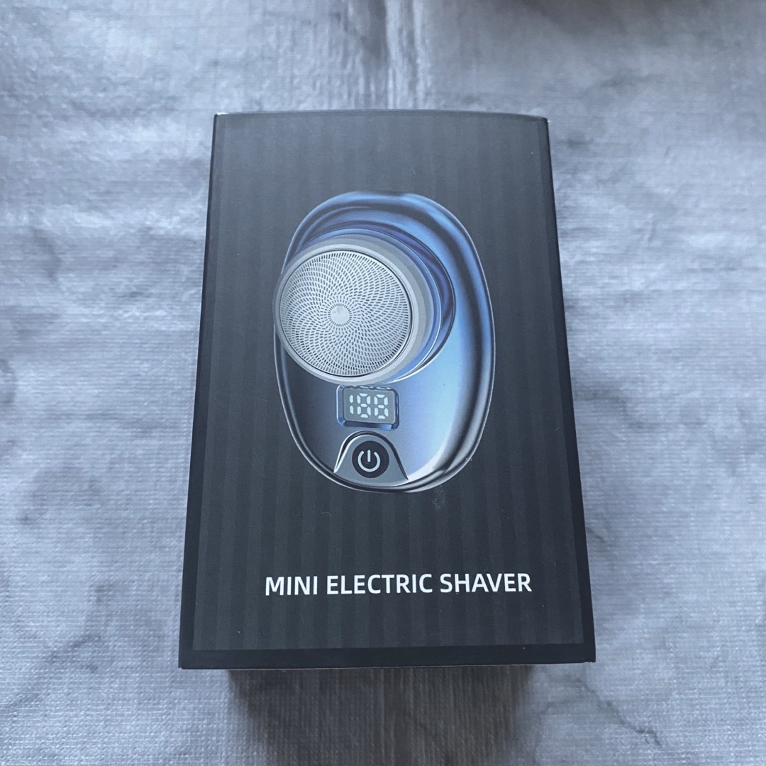 ⭐️超軽量超小型⭐️ 電動シェーバー 電気シェーバー 小型 6枚刃 水洗い スマホ/家電/カメラの美容/健康(メンズシェーバー)の商品写真
