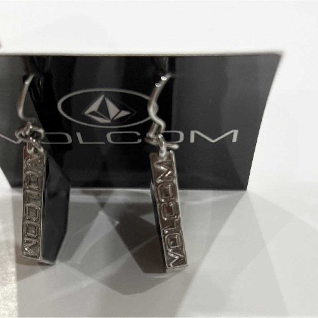 volcom(ボルコム)の新品　VOLCOM ボルコム ストーン ピアス アクセサリー ブラック ホワイト レディースのアクセサリー(ピアス)の商品写真