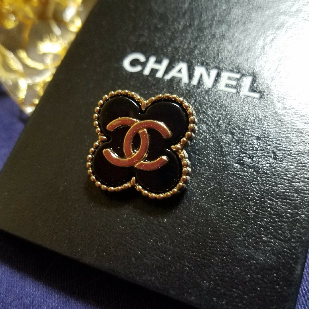 CHANEL(シャネル)のCHANELボタン♡お値引き不可 ハンドメイドの素材/材料(各種パーツ)の商品写真