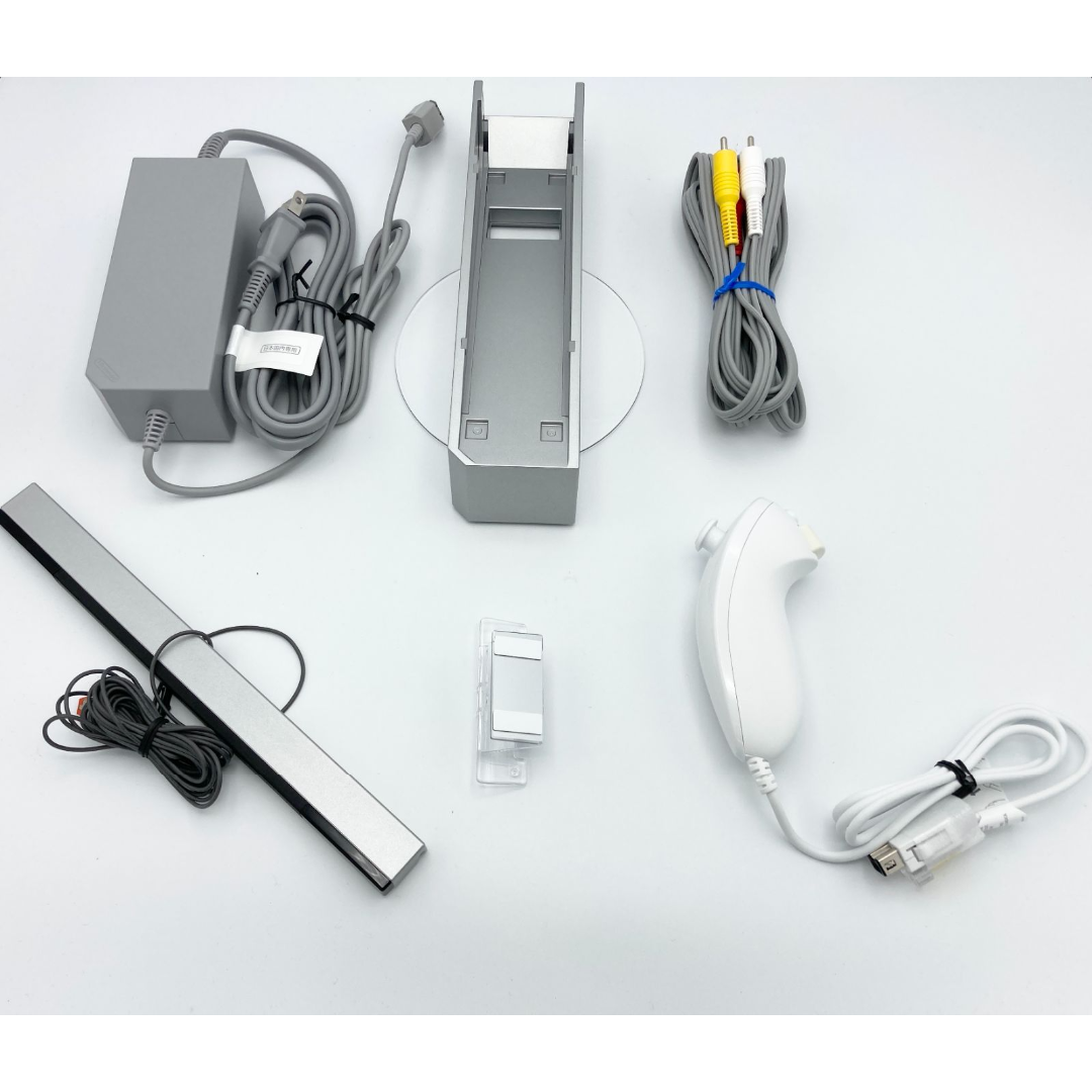 中古 Wii本体(シロ) Wiiリモコンプラス2個、Wiiパーティ同梱