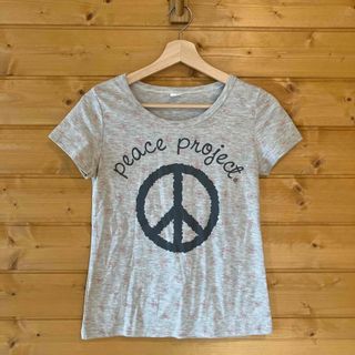 ピースプロジェクト(Peace Project)の●ピースプロジェクト　Tシャツ　ロゴ　柄 　Mサイズ 　グレー(Tシャツ(半袖/袖なし))