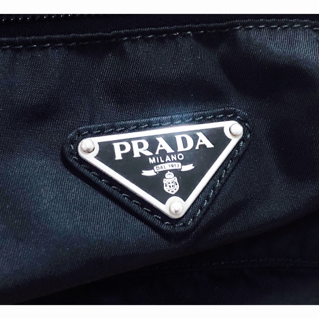 PRADA プラダ　ボディバッグ　ウエストバック　ブラック　ナイロン 2