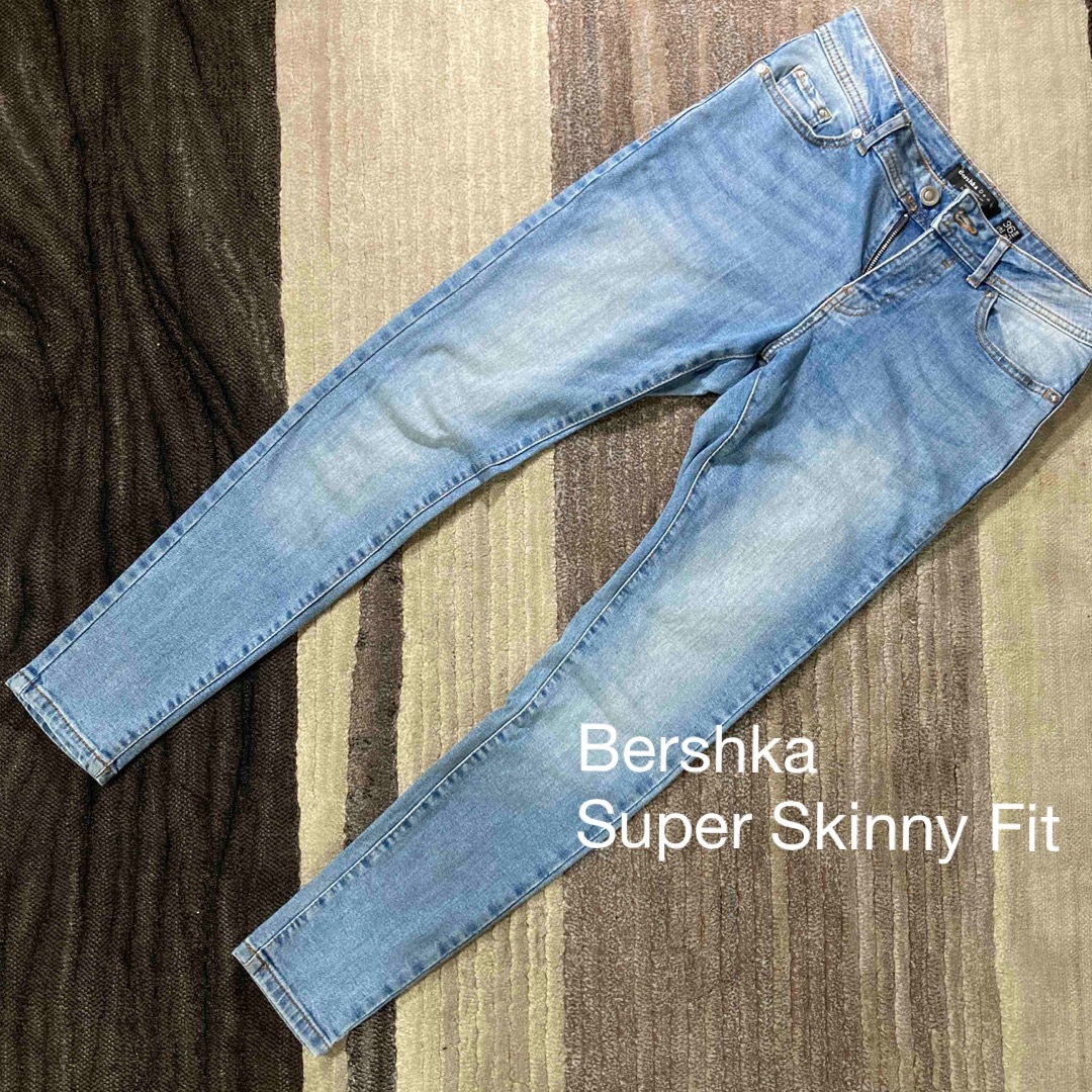 【送料無料】Bershka ベルシュカ　デニム　ジーンズ　ストレートフィット