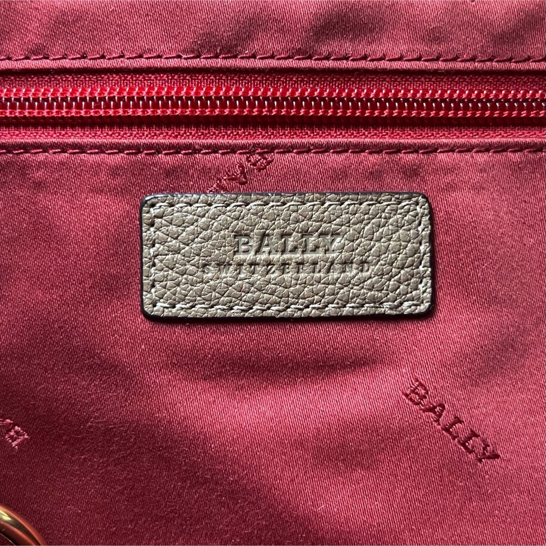 Bally(バリー)の人気♡A4可♡バリー レザー 2way パンチング ショルダー トートバッグ レディースのバッグ(ショルダーバッグ)の商品写真