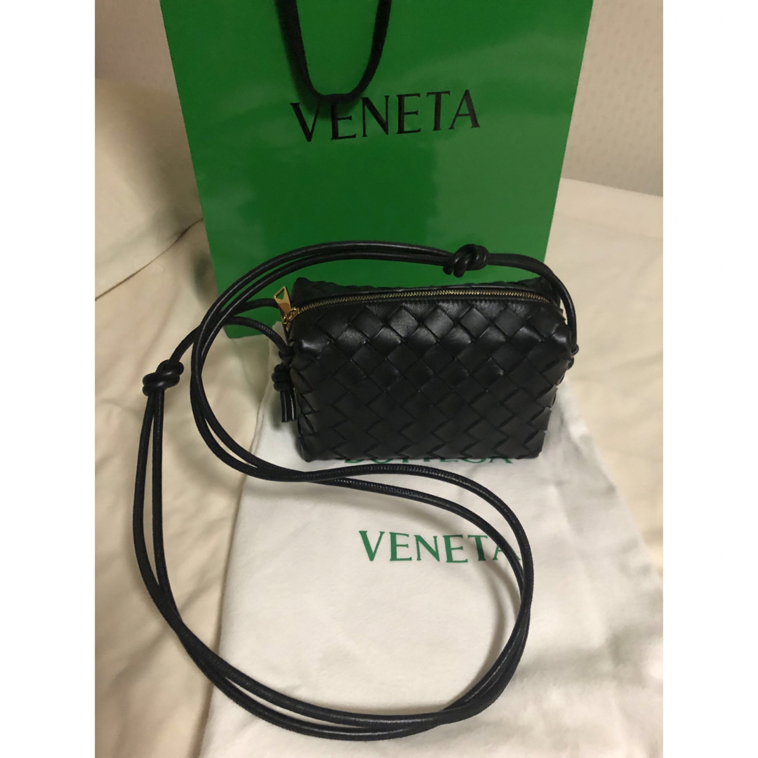 Bottega Veneta(ボッテガヴェネタ)のBottega Veneta  ミニ ループ カメラバッグポシェット★黒★ レディースのバッグ(ショルダーバッグ)の商品写真