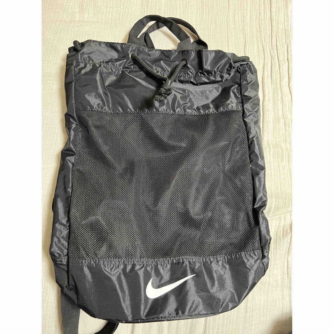 値下げ!新品 ナイキ リュック 25L 黒色 4280円!