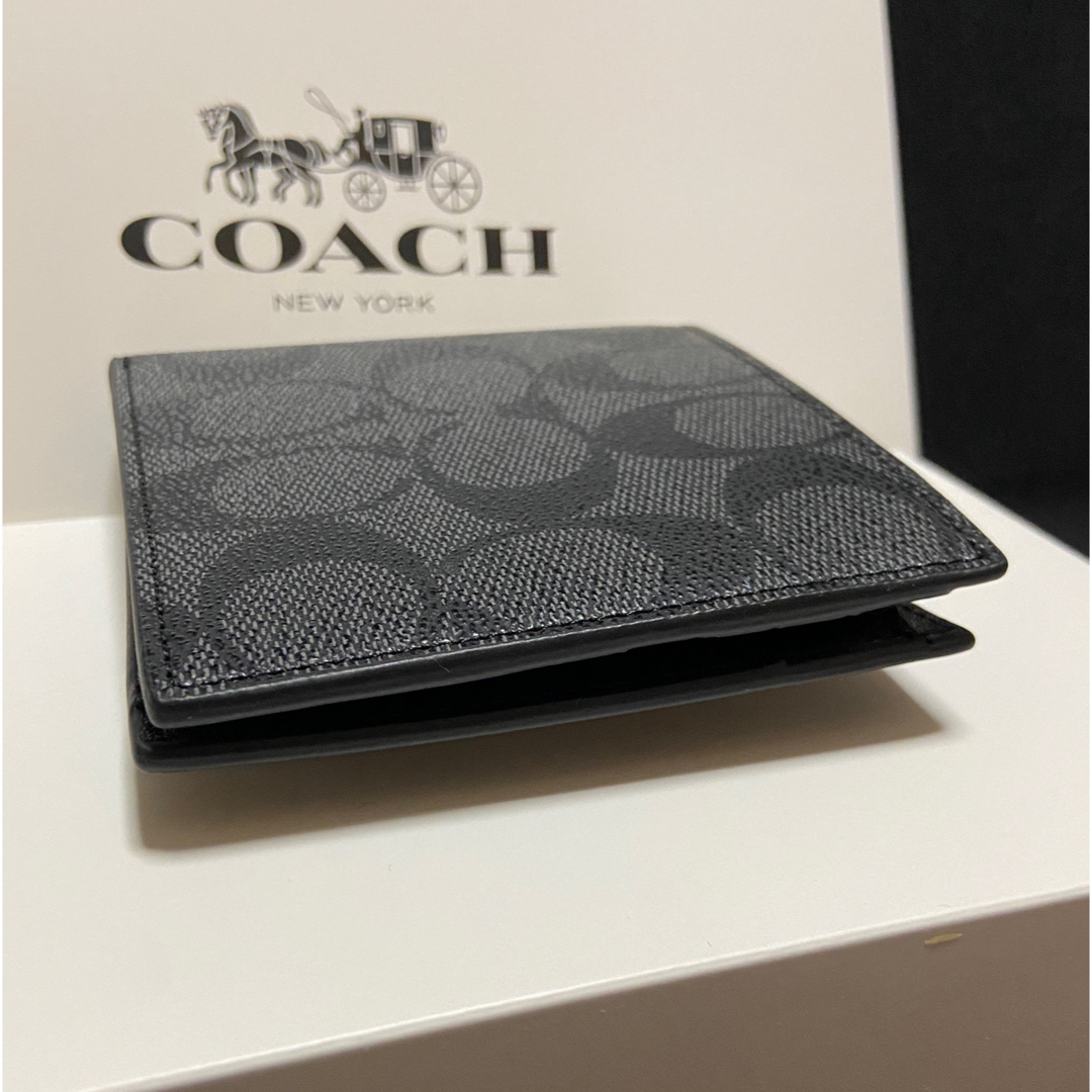 COACH(コーチ)の間もなく削除❗️コーチ スリム ブラック×チャコール ミニマル二つ折 財布 メンズのファッション小物(折り財布)の商品写真