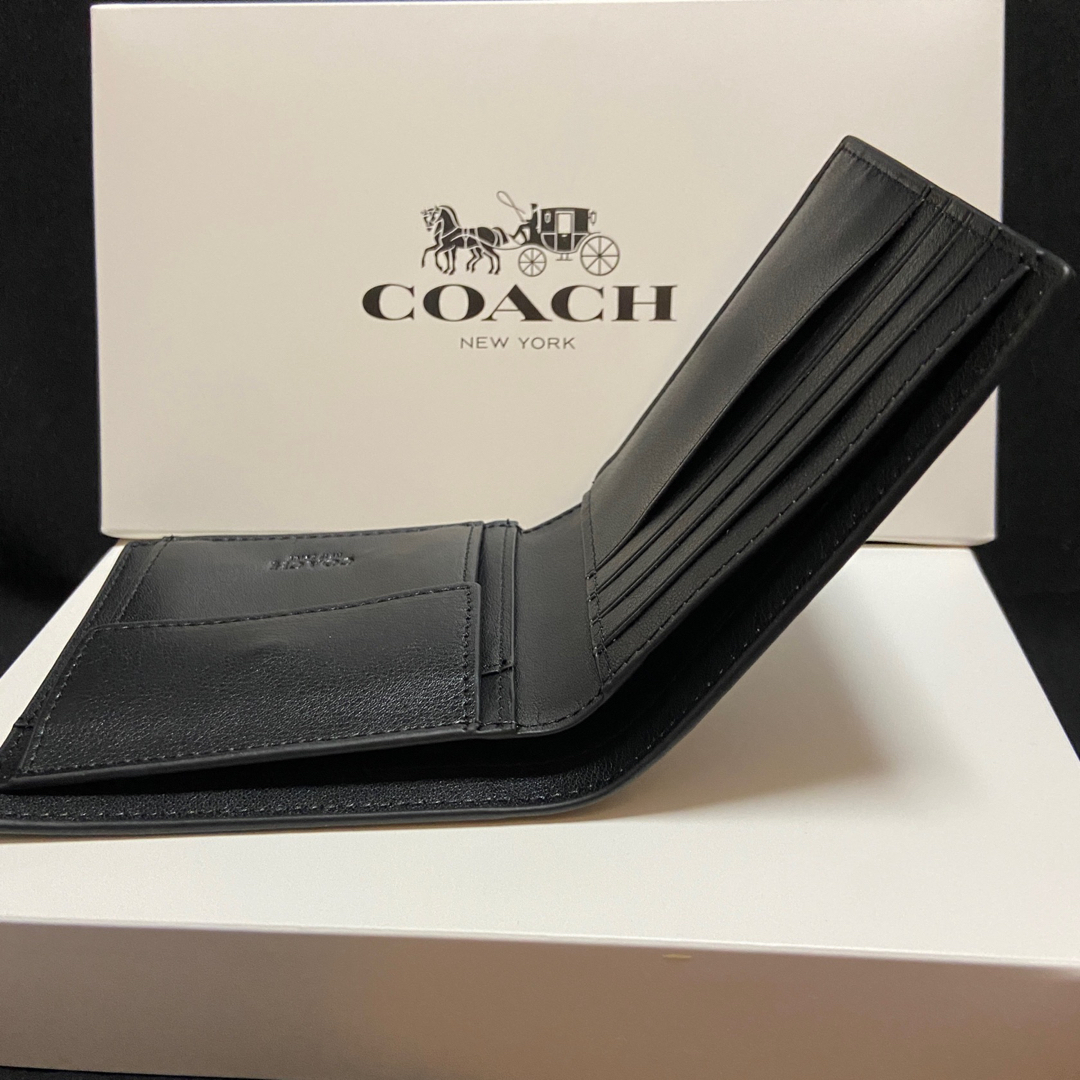 COACH(コーチ)の間もなく削除❗️コーチ スリム ブラック×チャコール ミニマル二つ折 財布 メンズのファッション小物(折り財布)の商品写真