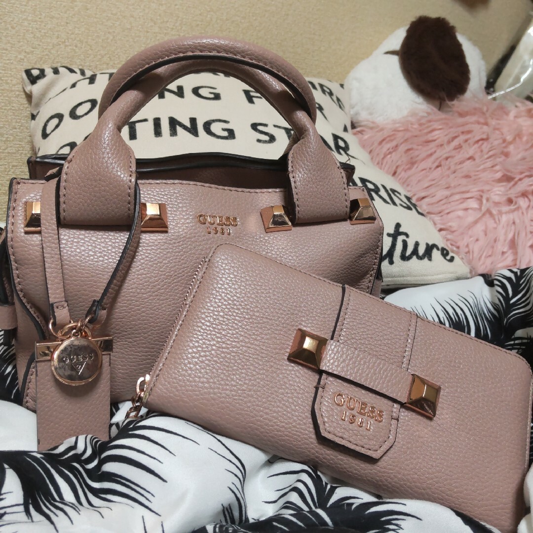 GUESS - GUESS ハンド・ショルダーバッグ・財布の通販 by リぃ☆shop