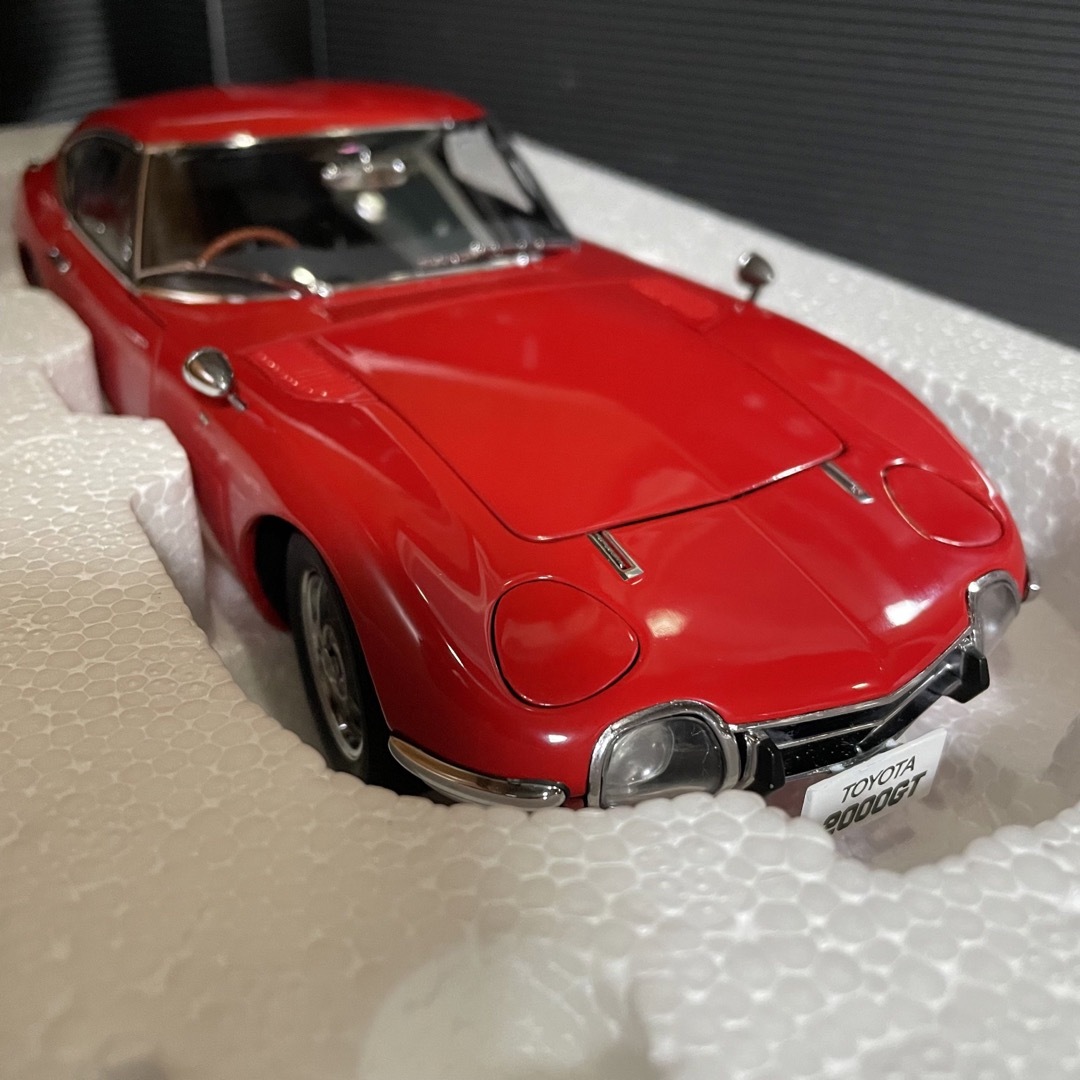 人気の新作 未展示品 オートアート1 18 トヨタ 2000GT レッド