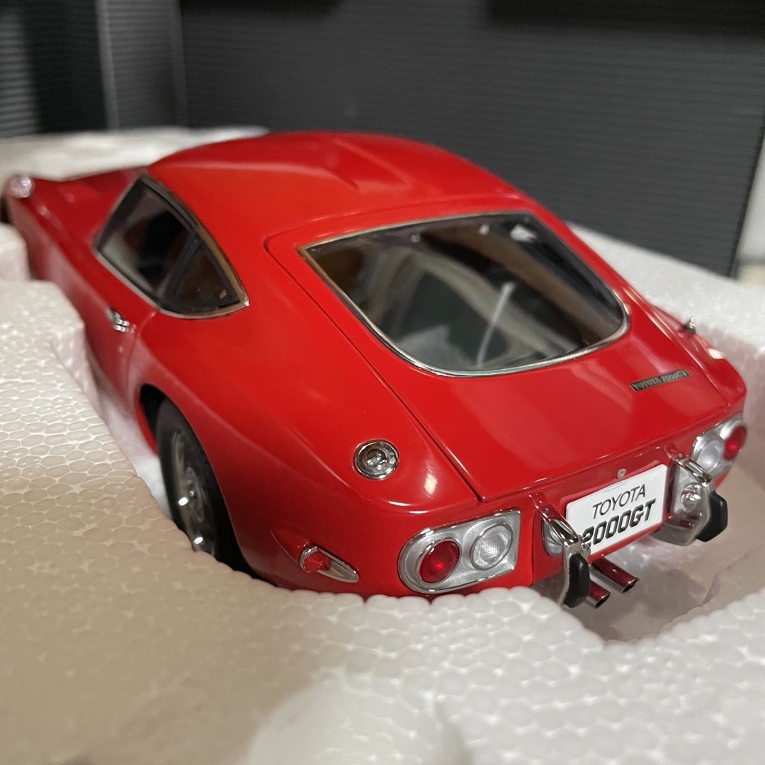 未展示品 オートアート1/18 トヨタ 2000GT レッド