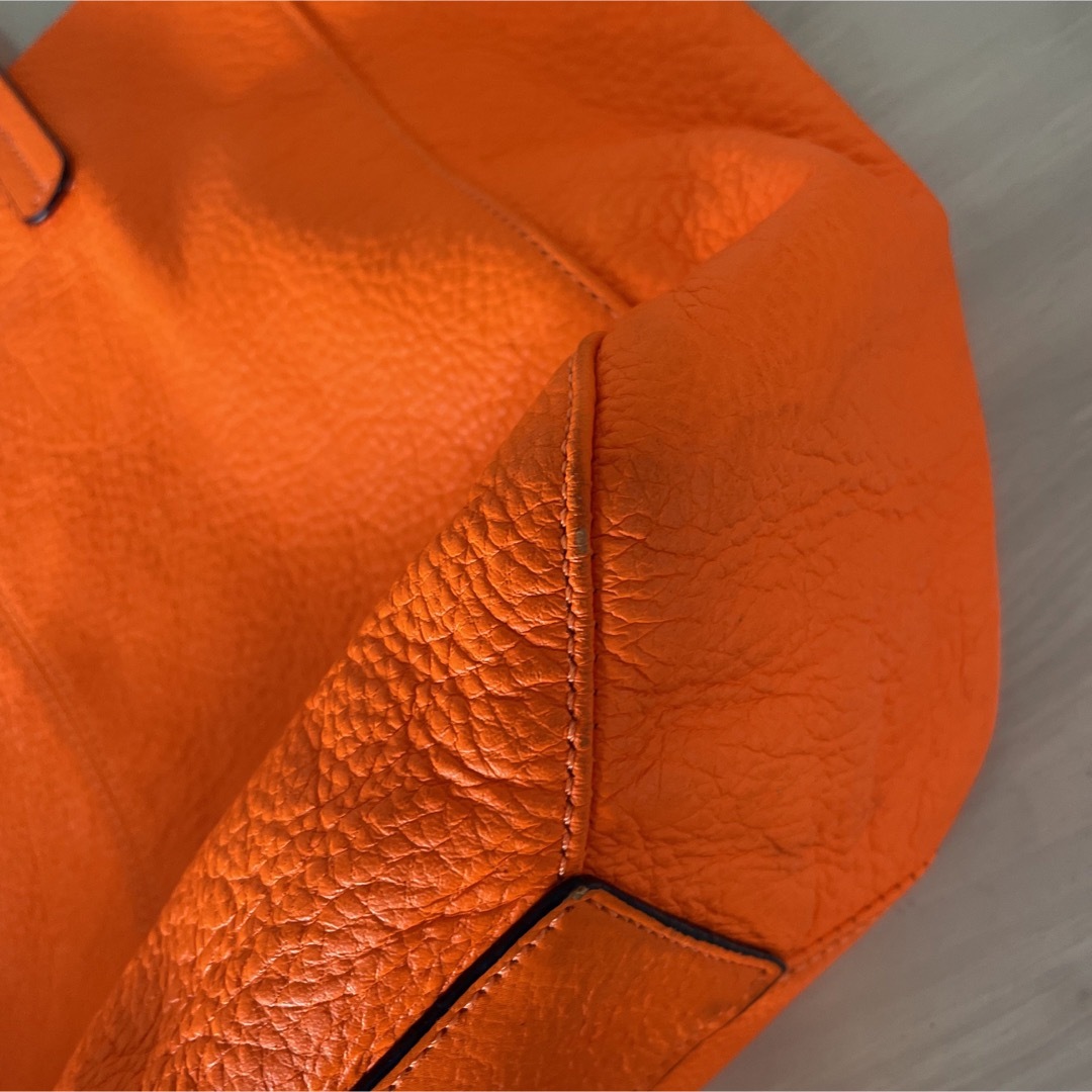 GAP(ギャップ)のGAP 本革トート　蛍光オレンジ レディースのバッグ(トートバッグ)の商品写真