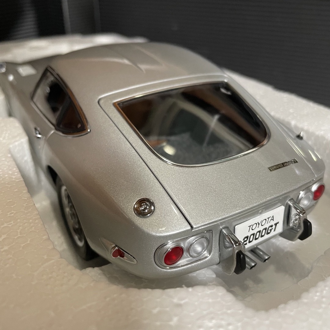 未展示品 オートアート1/18 トヨタ 2000GT シルバー-