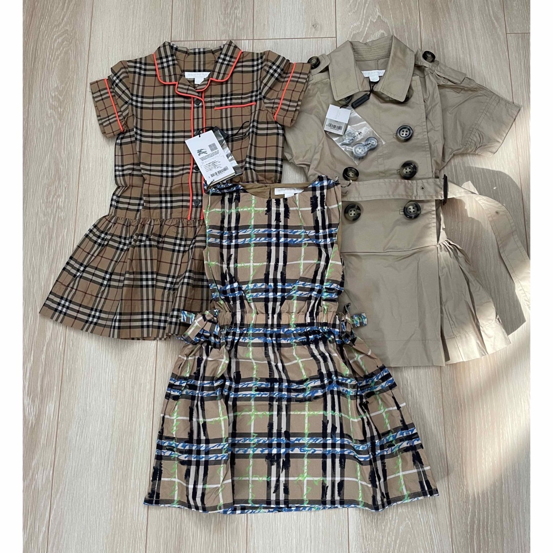 新品タグ付きあり♡Burberry 女の子ワンピース4y　４点セット | フリマアプリ ラクマ