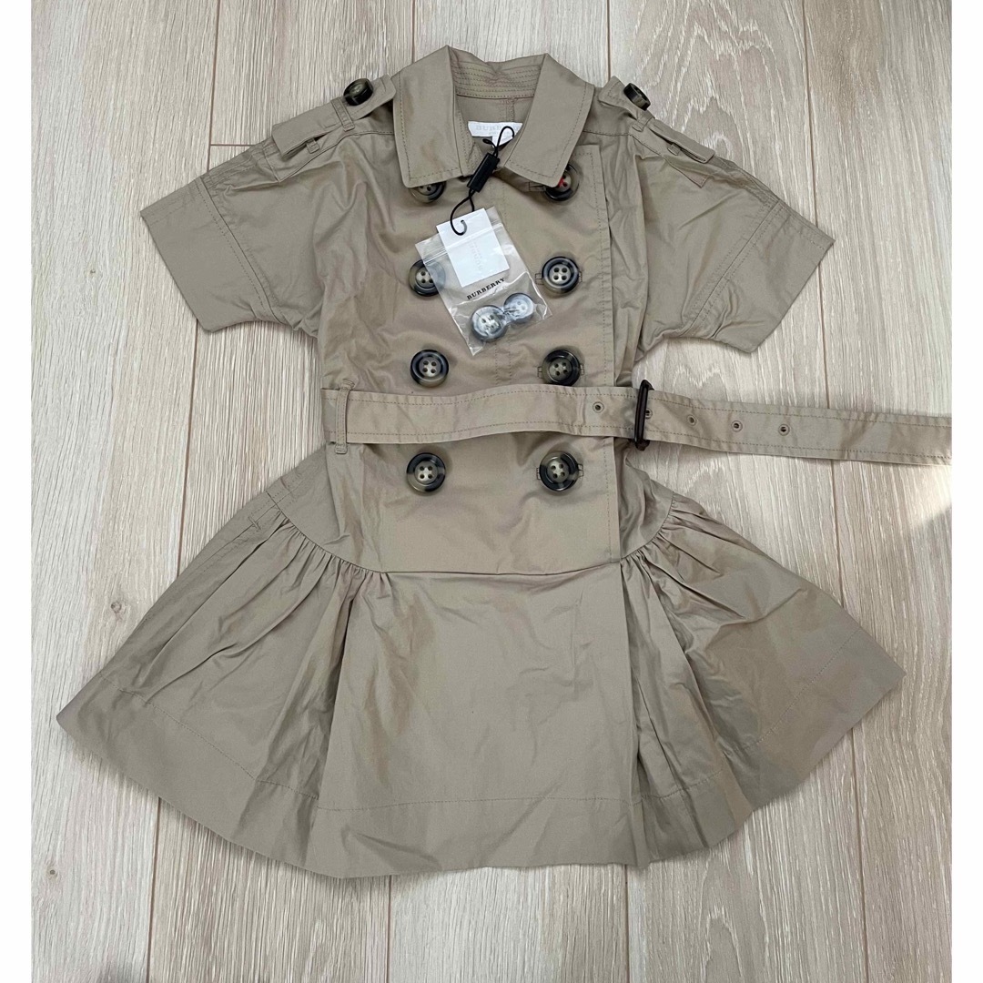 新品タグ付きあり♡Burberry 女の子ワンピース4y　４点セット