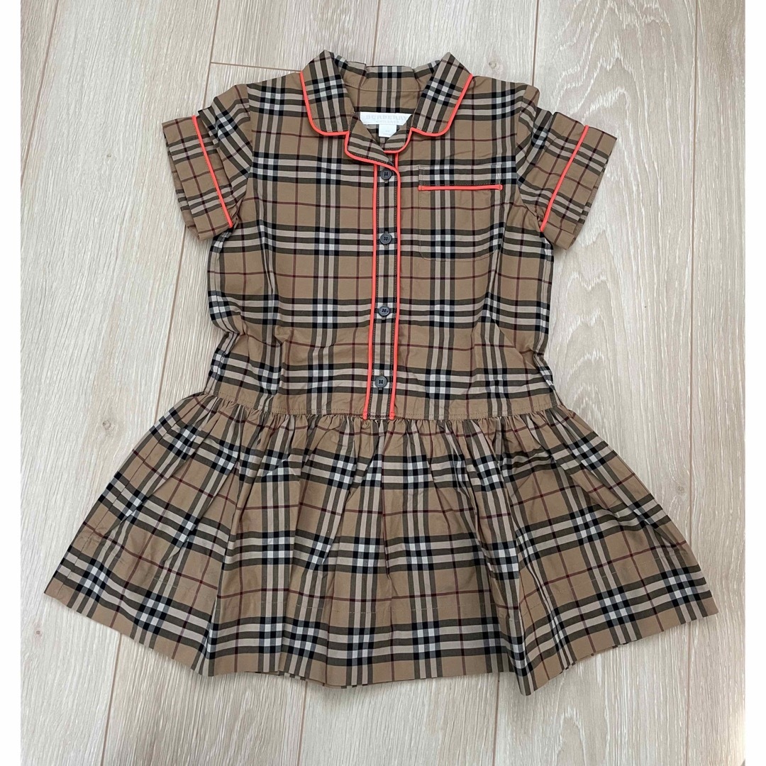 新品タグ付きあり♡Burberry 女の子ワンピース4y　４点セット