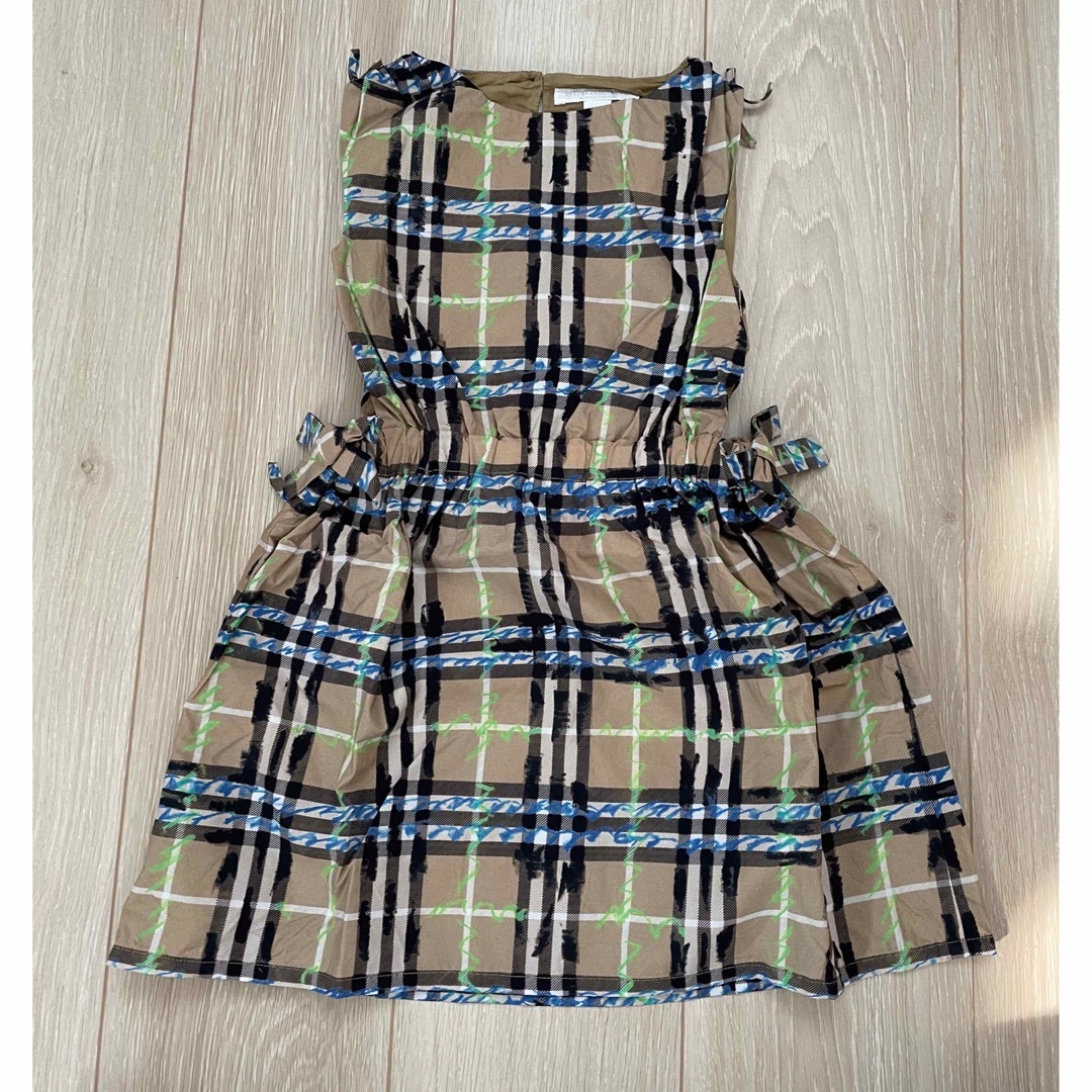 新品タグ付きあり♡Burberry 女の子ワンピース4y　４点セット