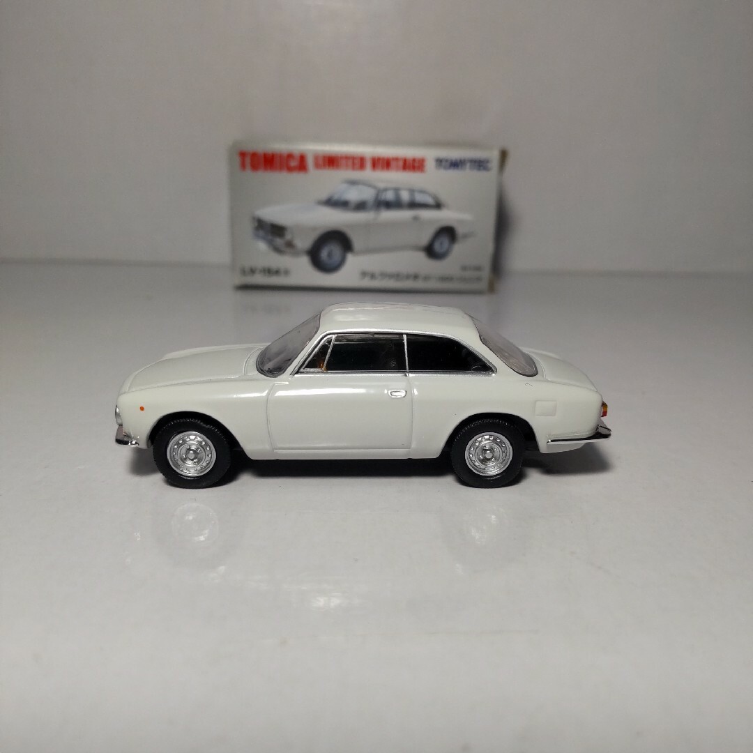 アルファロメオ GT 1300 ジュニア トミーテック 1/64