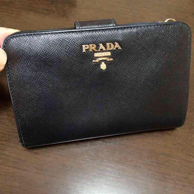 PRADA(プラダ)のタイムセール！付属品有 PRADA サフィアーノ レザー 二つ折り 財布 レディースのファッション小物(財布)の商品写真