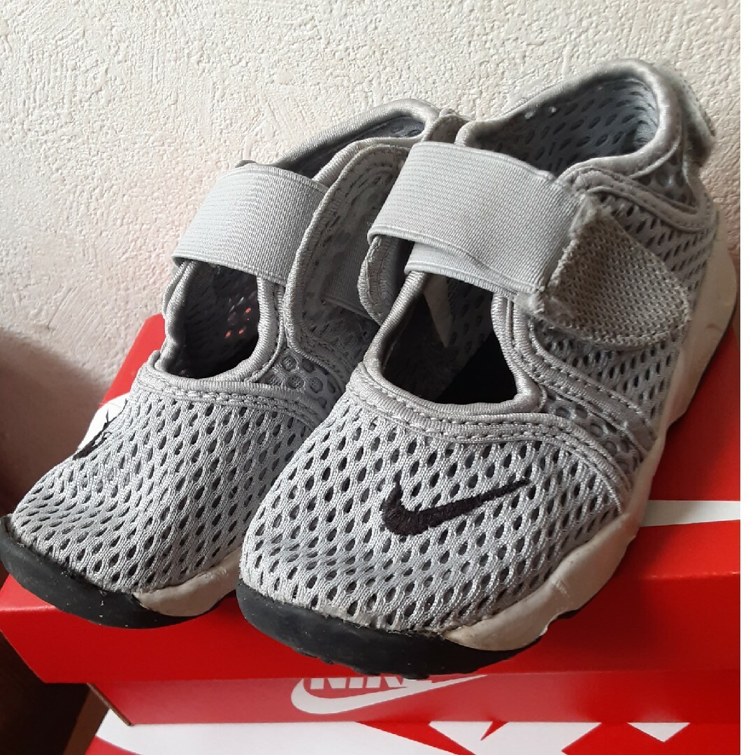 NIKE(ナイキ)のNIKE 17 リトルリフト キッズ/ベビー/マタニティのキッズ靴/シューズ(15cm~)(スニーカー)の商品写真