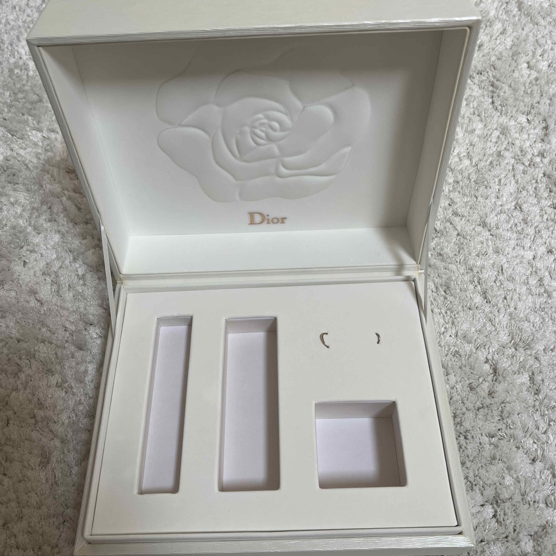 Dior(ディオール)のdior箱　箱　BOX ディオール限定ボックス　ディオール　プレステージ インテリア/住まい/日用品の収納家具(ケース/ボックス)の商品写真