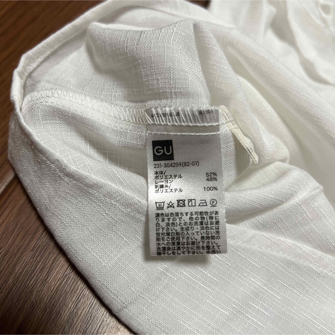 GU(ジーユー)のGU オフショルダーとしても　使用可 レディースのトップス(Tシャツ(半袖/袖なし))の商品写真