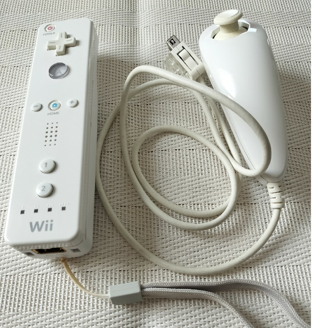 Wii(ウィー)のWiiリモコン　ヌンチャクセット　RVL003 エンタメ/ホビーのゲームソフト/ゲーム機本体(その他)の商品写真