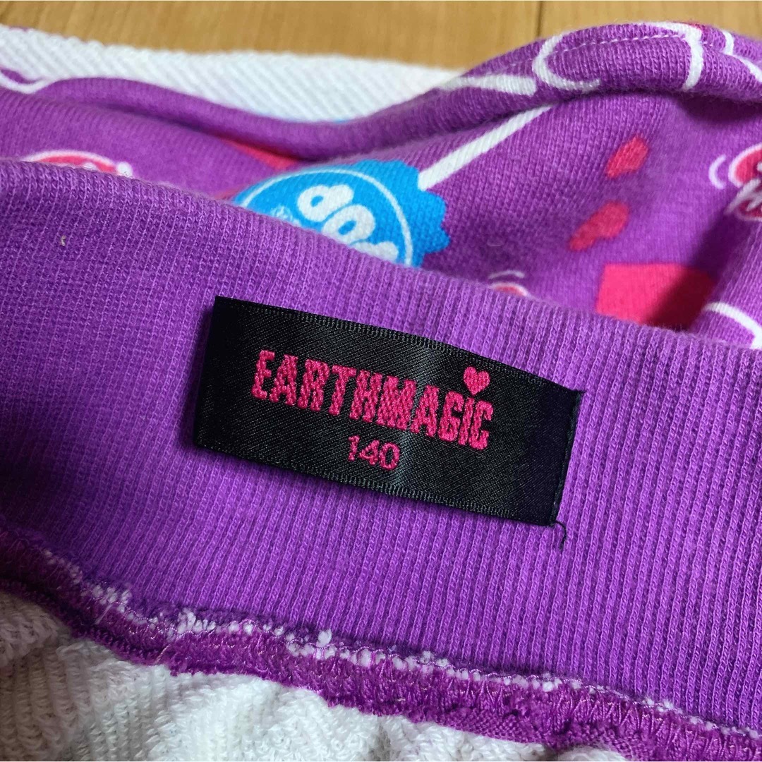 EARTHMAGIC(アースマジック)のEARTHMAGICアースマジック/スカート140cm/紫総柄 キッズ/ベビー/マタニティのキッズ服女の子用(90cm~)(スカート)の商品写真