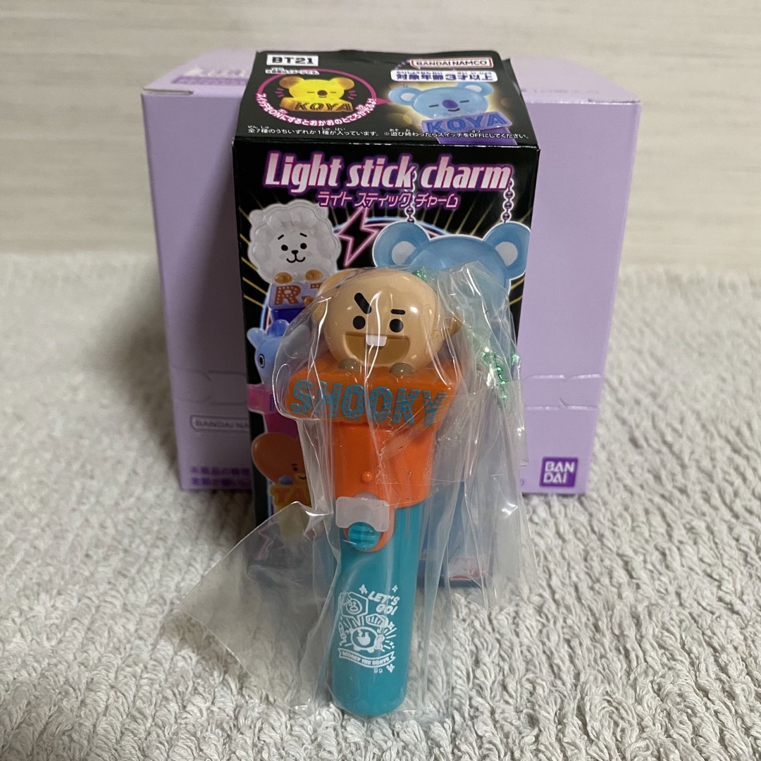 BT21(ビーティーイシビル)のBT21 Light stick charm BANDAI【SHOOKY】新品 エンタメ/ホビーのおもちゃ/ぬいぐるみ(キャラクターグッズ)の商品写真