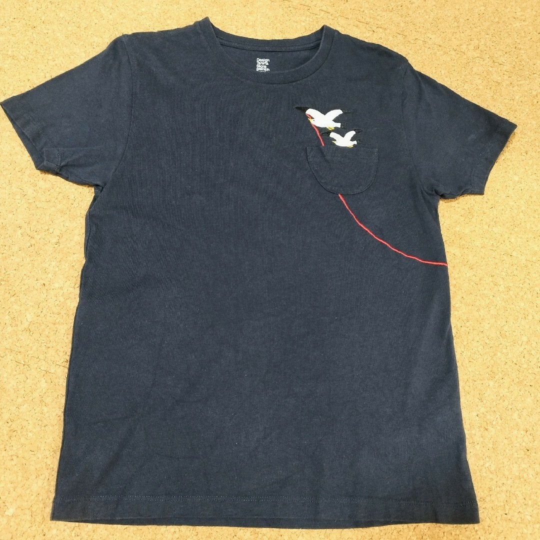 Design Tshirts Store graniph(グラニフ)の【美品】グラニフ graniph かもめ りんご刺繍 半袖Tシャツ S ネイビー メンズのトップス(Tシャツ/カットソー(半袖/袖なし))の商品写真