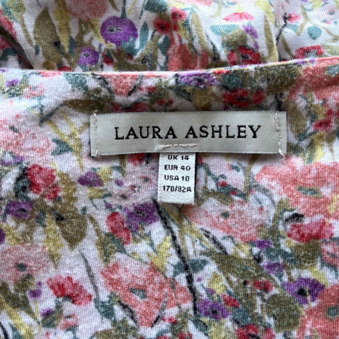 LAURA ASHLEY(ローラアシュレイ)のローラアシュレイ　カシュクール　リゾートドレス　花柄　膝丈ワンピース　美品 レディースのワンピース(ひざ丈ワンピース)の商品写真