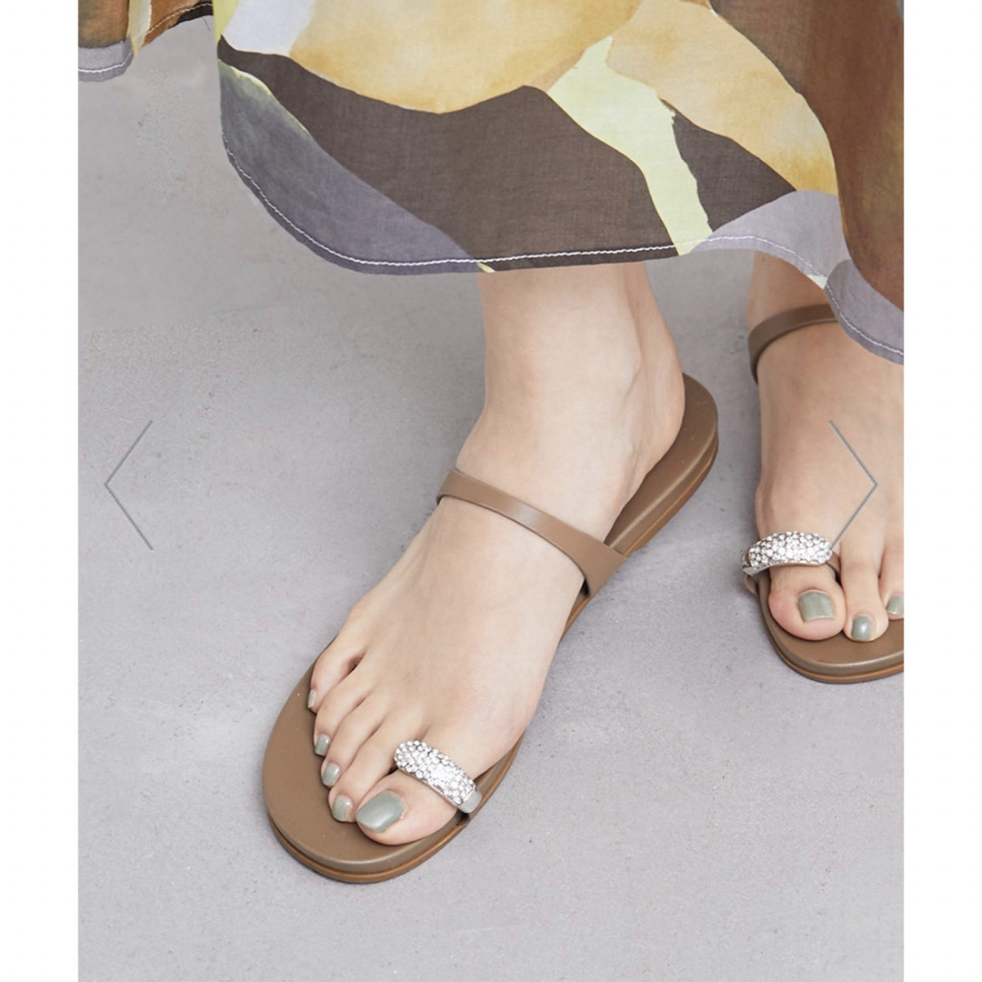 ROPE’(ロペ)の【新品未使用】ビジュートゥリングフラットサンダル ベージュ 37 レディースの靴/シューズ(サンダル)の商品写真