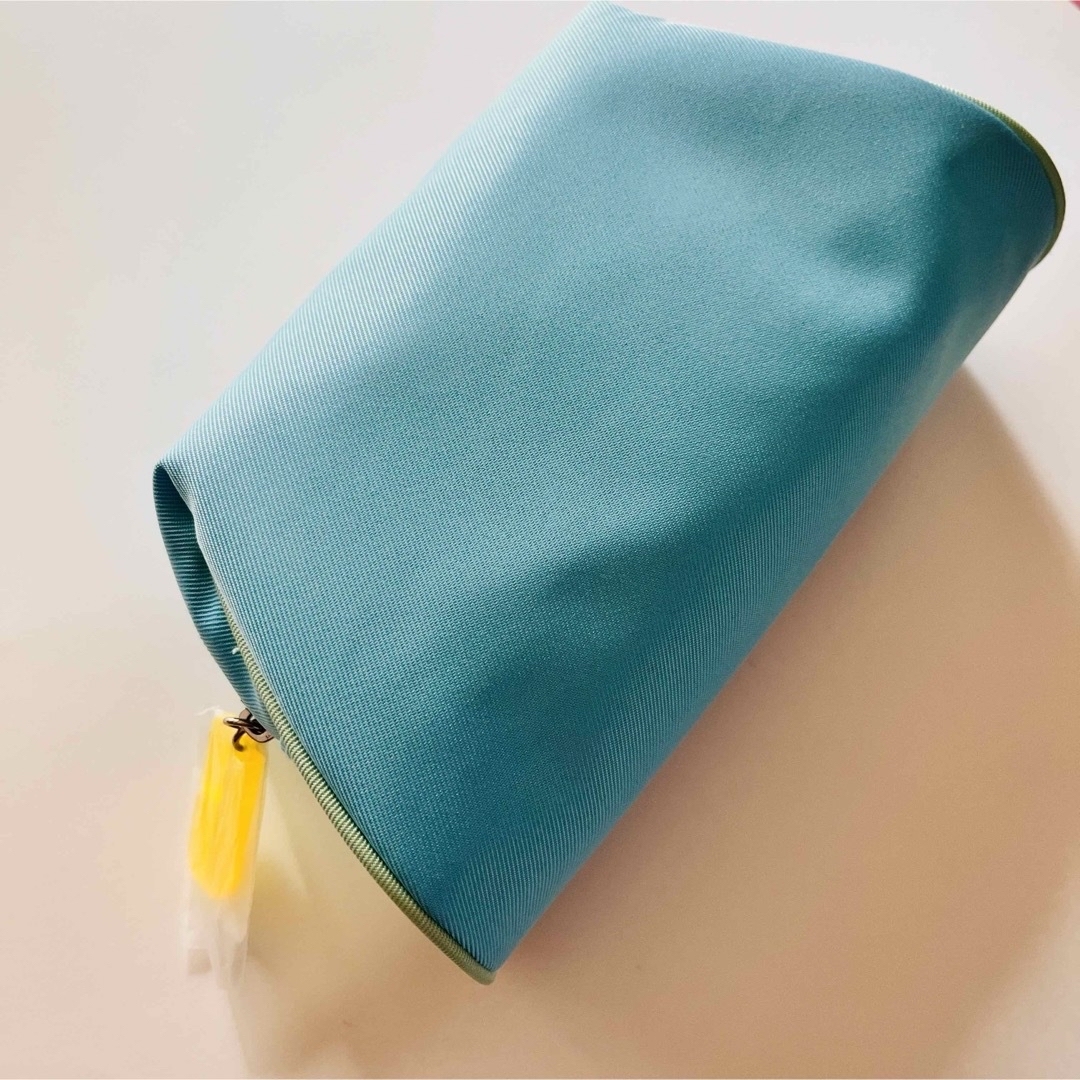CLINIQUE(クリニーク)のショルダーバッグ・化粧ポーチ×2・化粧水・コットン レディースのバッグ(ショルダーバッグ)の商品写真