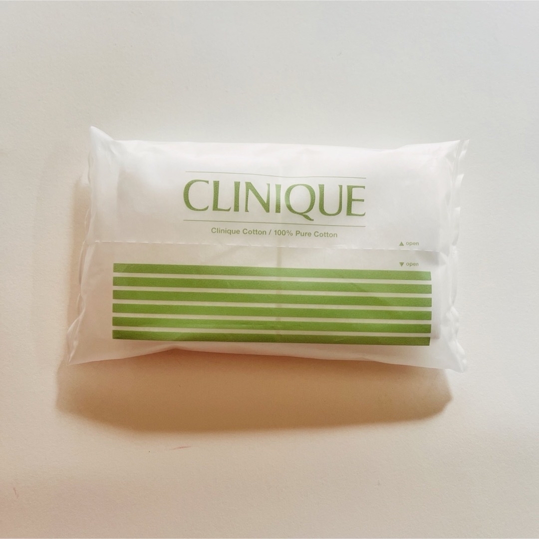 CLINIQUE(クリニーク)のショルダーバッグ・化粧ポーチ×2・化粧水・コットン レディースのバッグ(ショルダーバッグ)の商品写真