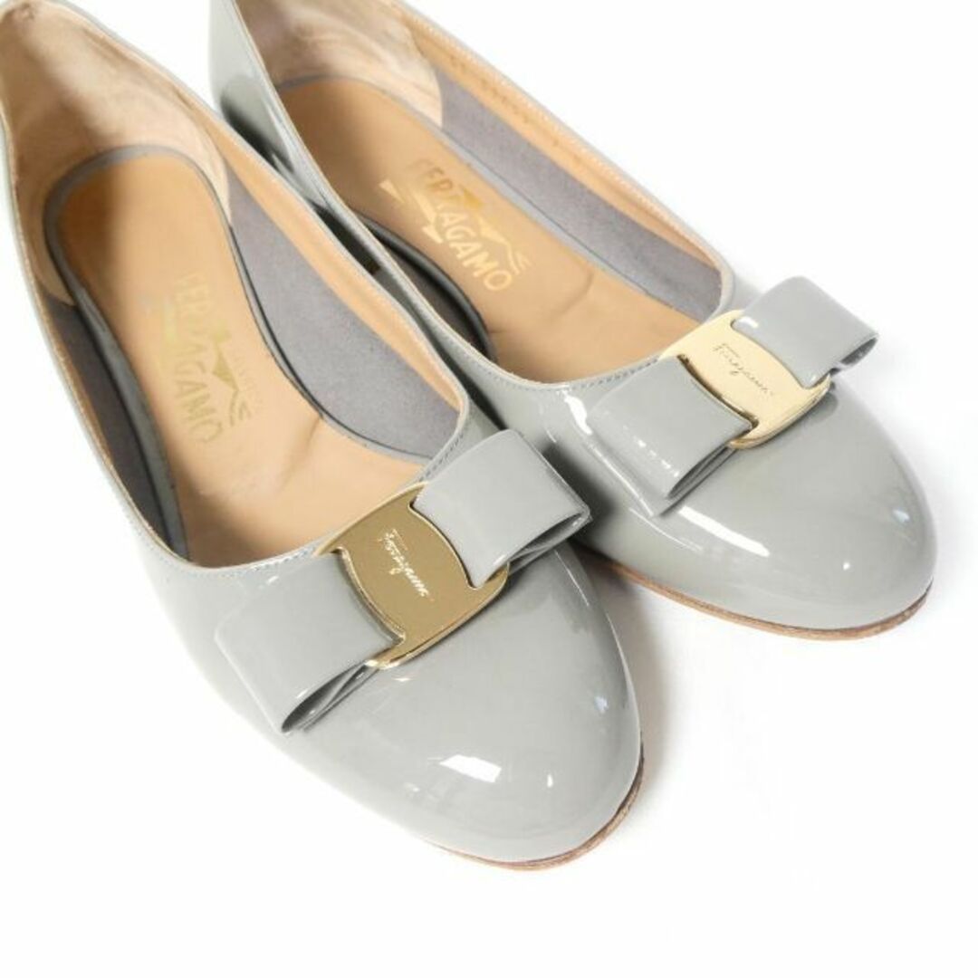 美品 Salvatore Ferragamo ヴァラ エナメル パンプス 7D-