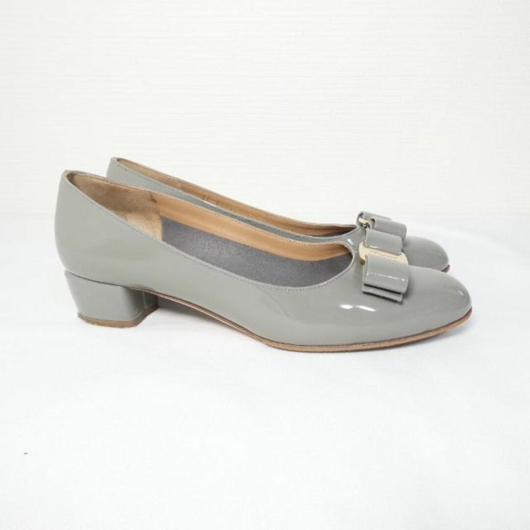 美品 Salvatore Ferragamo ヴァラ エナメル パンプス 7D-