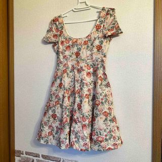 ジルスチュアート(JILLSTUART)のジルスチュアート　編み上げ　ワンピース　花柄(ミニワンピース)